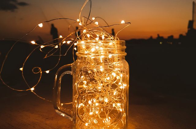 Omoinotakeの幾億光年の歌詞の意味は?MVや曲の考察!