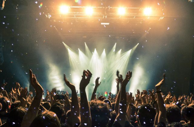 Omoinotakeのライブはどんな感じ?おすすめの服装やファン層・年齢層も調査!